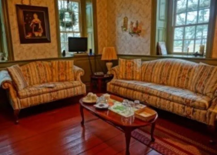 Brownstone Colonial Inn
