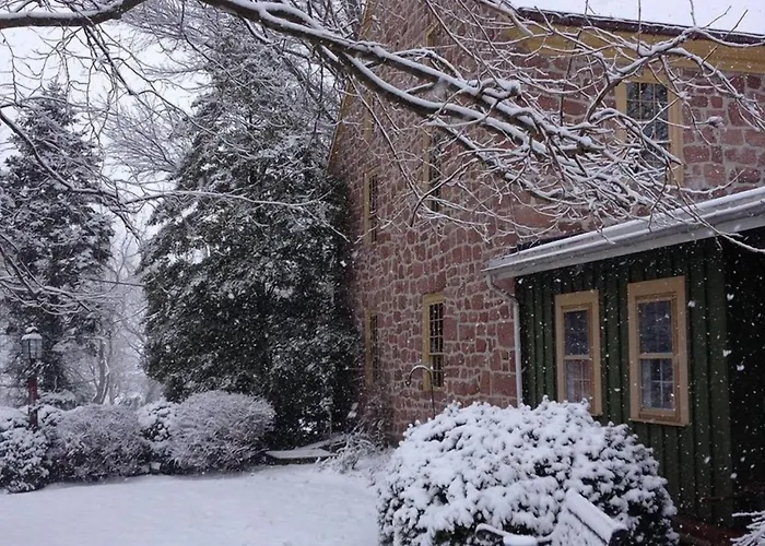 Brownstone Colonial Inn